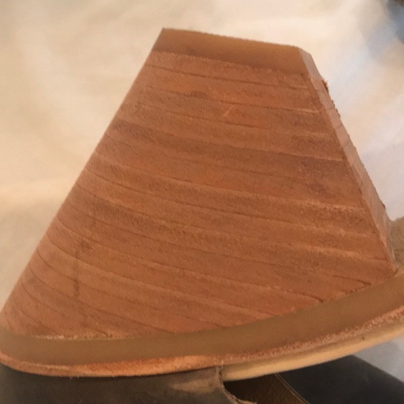 “KOOLABURA” By UGG Leather Ladies Sandals. - Picture 11 of 15